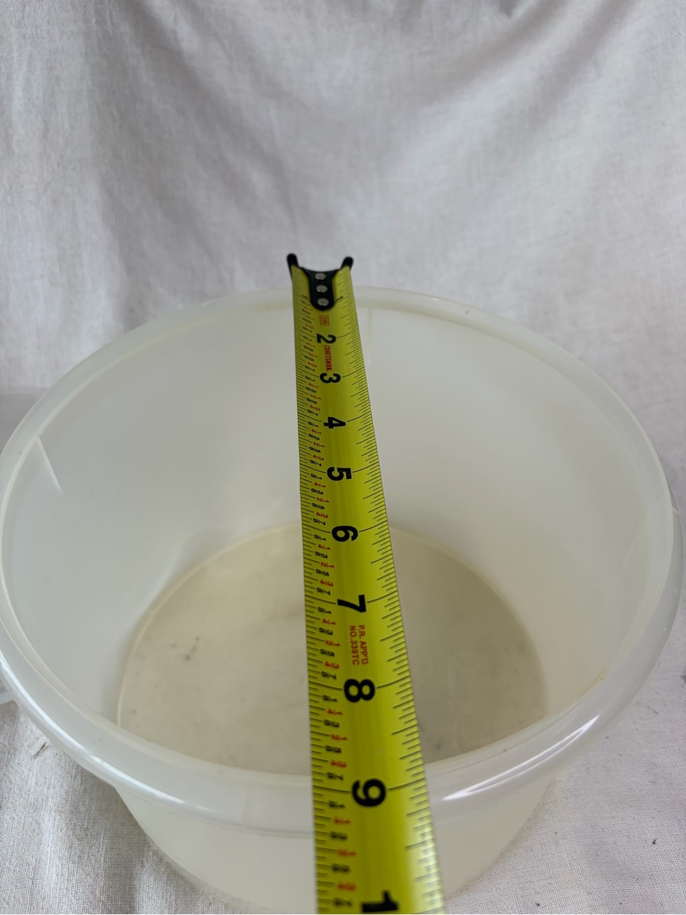 Classic Translucent Storage Container with Lid - Picture 5 of 7